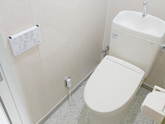 トイレリフォーム 細部までこだわり、上品で落ち着いた空間に一新したレストルーム